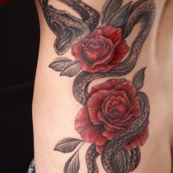 バラと蛇 タトゥースタジオ蜻蛉屋